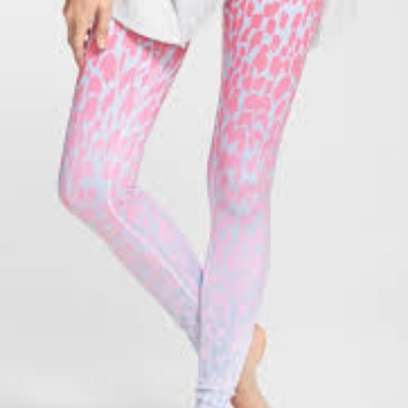 ALO Yoga Pants - ALO Airbrushed Glossy Cropped Leggings